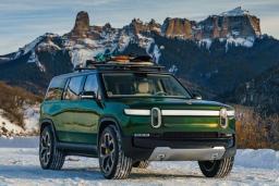 2022 Rivian R1S Front Right Side in Green